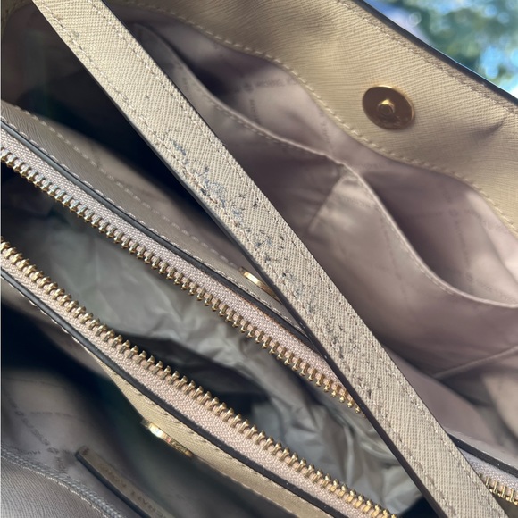 Kaki colored Michael Kors bag - Picture 5 of 11